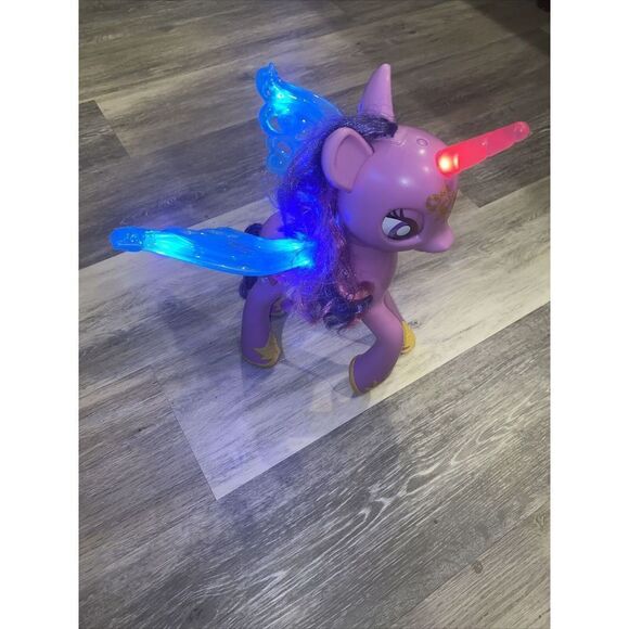 My Little Pony Twilight Sparkle - Talks, Sings & Moves - Picture 4 of 9